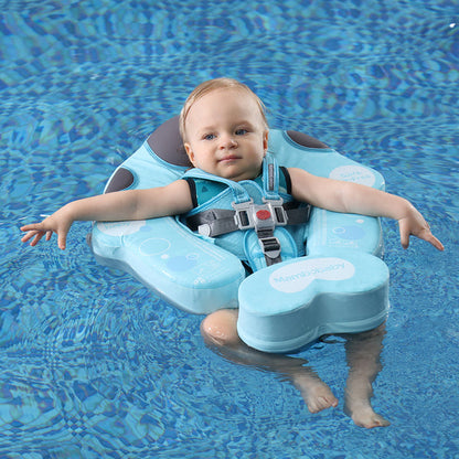 Luchtvrij babyfloat Mambobaby™ Zeeleeuw – Zwemhulp blauw met harnas; baby zittend op de babyfloat in het zwembad