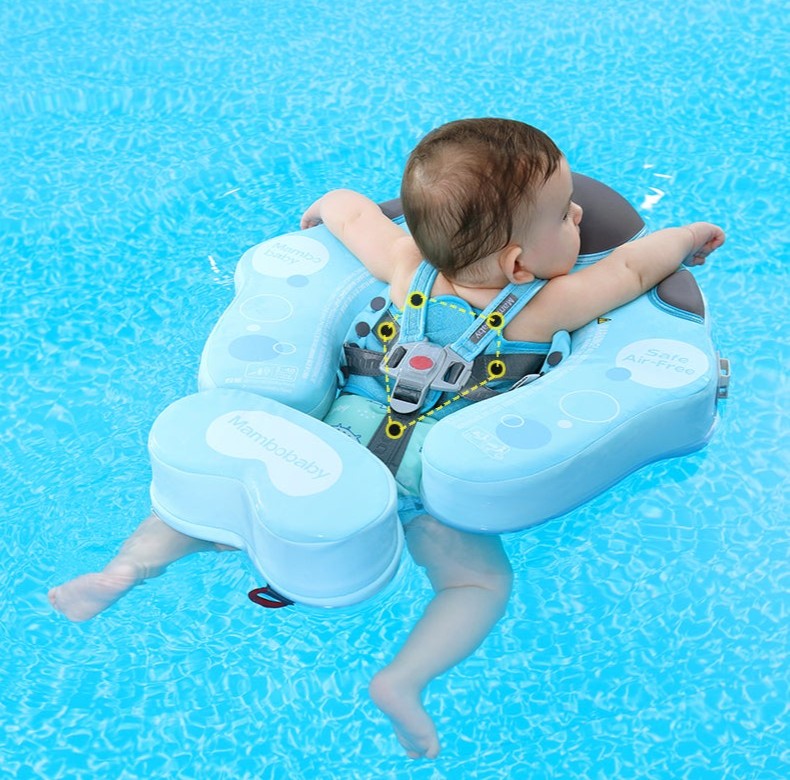 Luchtvrij babyfloat Mambobaby™ Zeeleeuw – Zwemhulp blauw met harnas en voetsteun; baby op de babyfloat in het zwembad