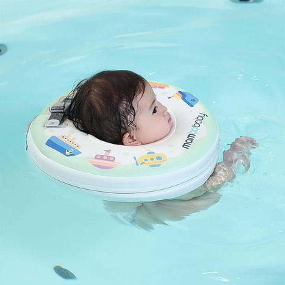 Luchtvrije nekring Mambobaby™ Bloemen – Zwemring zonder lucht, lichtblauw, met baby liggend in de...