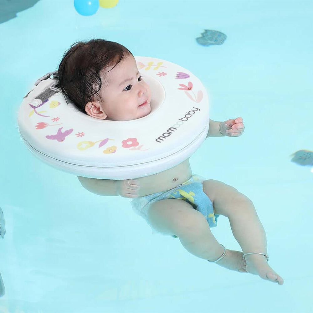 Luchtvrije nekring Mambobaby™ Bloemen – Zwemring zonder lucht, lichtblauw, met baby die opzij kijkt